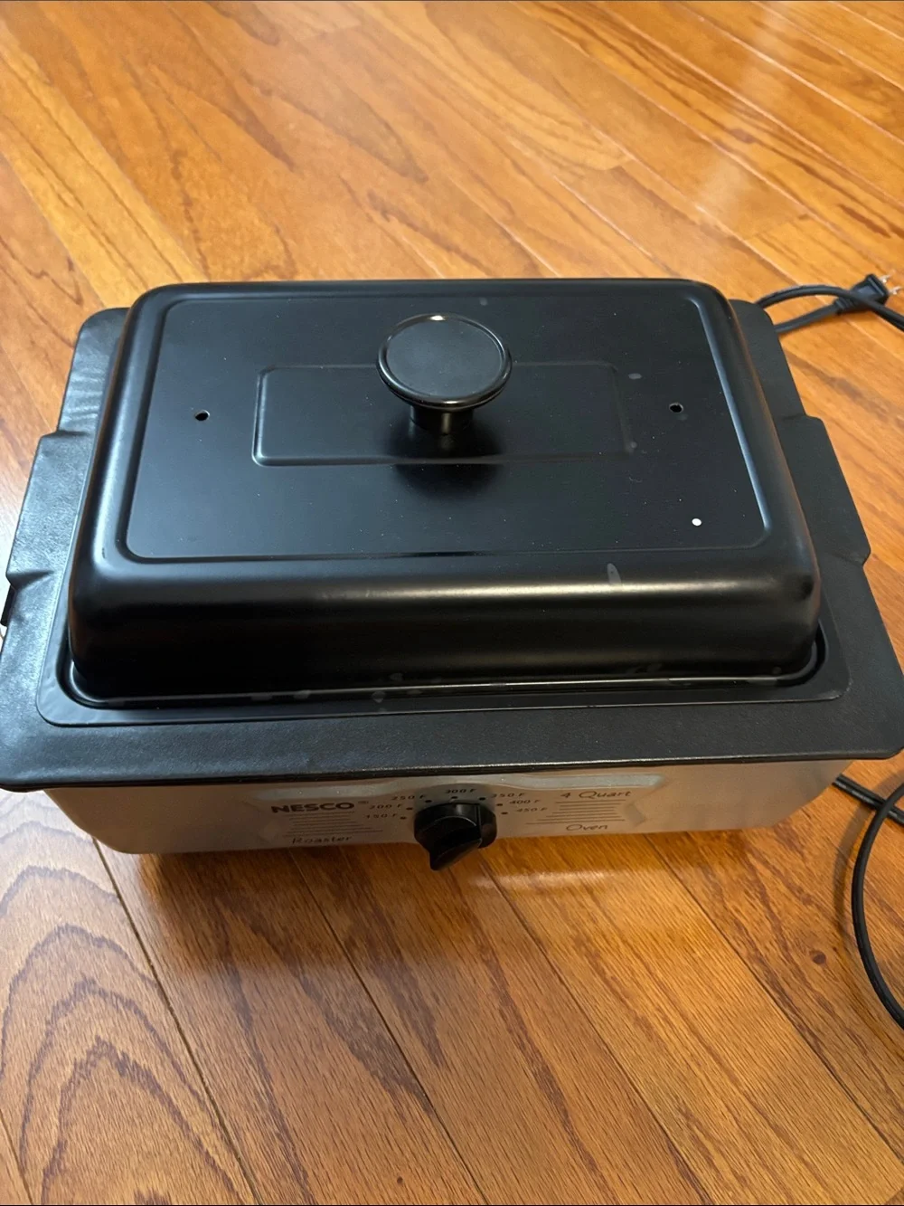 Nesco 4-Qt Roaster Oven Roasts, Bakes, Steams, Slow Cooks, etc